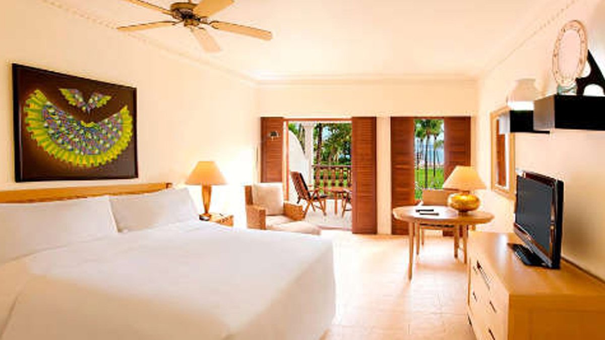 Explore Hotel Hilton Mauritius Resort And Spa