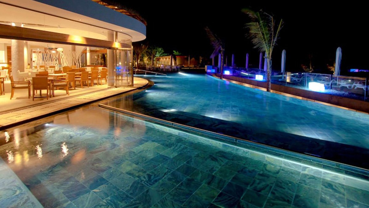 Explore Hotel Radisson Blu Poste Lafayette