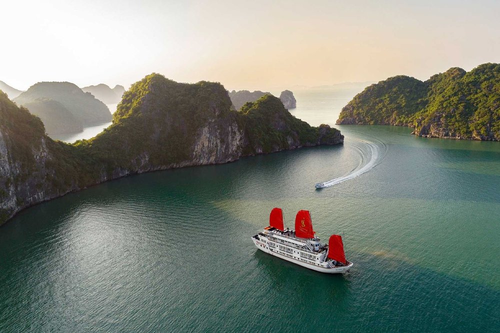 Explore Saigon Da Nang Hanoi Halong